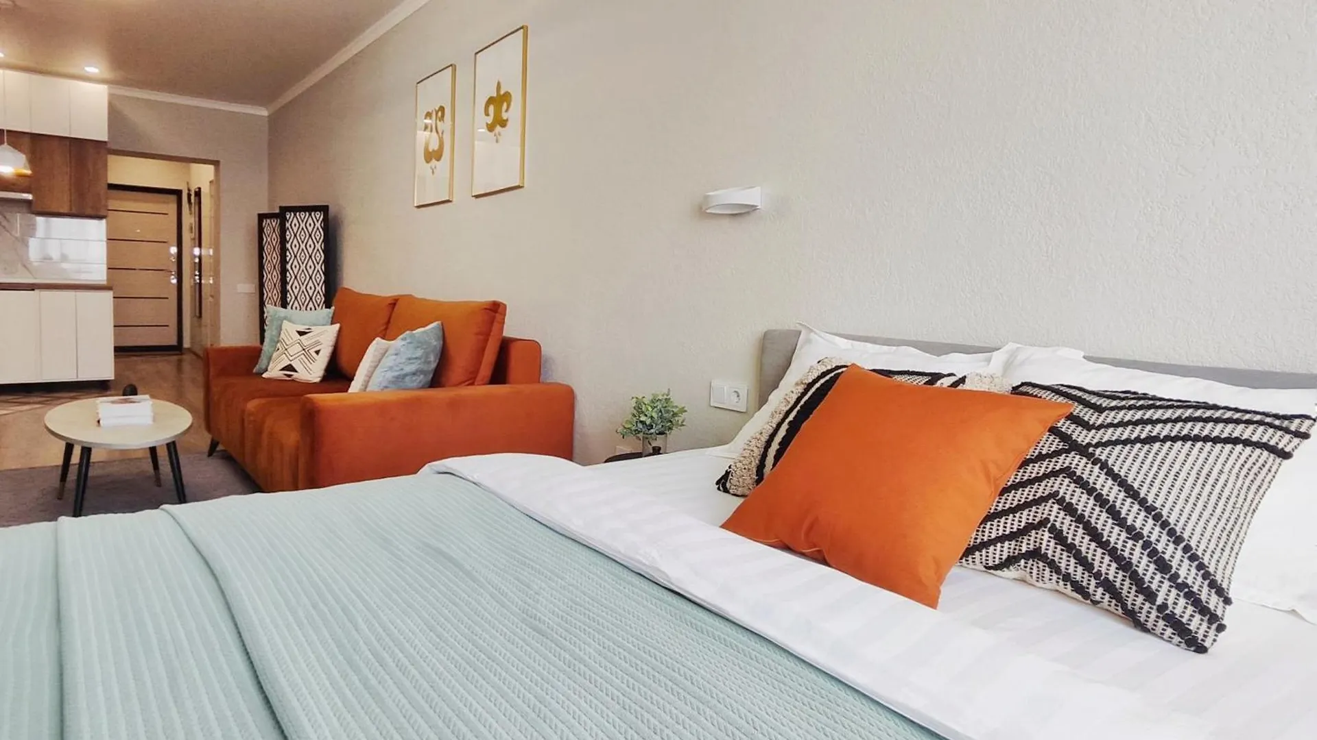 Modern Apartment In Golden Square Almaty